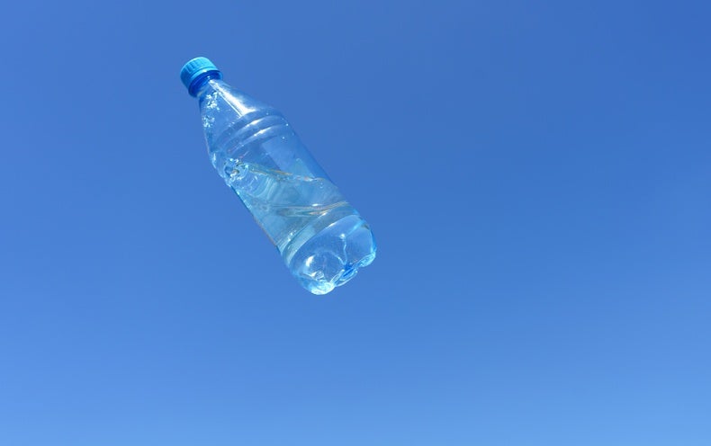 Los científicos encuentran un nuevo giro para ganar el desafío ‘Flip the Bottle’.