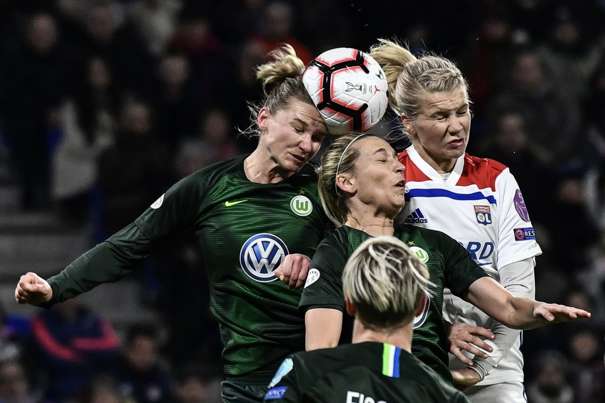 Head-injury risk higher for female soccer players, massive survey