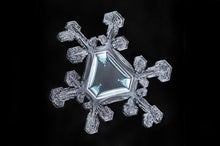 Snowflake Structure Still Mystifies Physicists