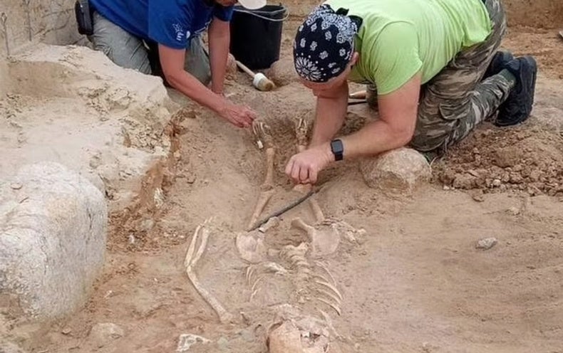 400-letnie „dziecko wampira” zostało pochowane z zablokowaną stopą, aby nie mogło powstać z grobu