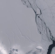 antarctic ice shelf breaking off