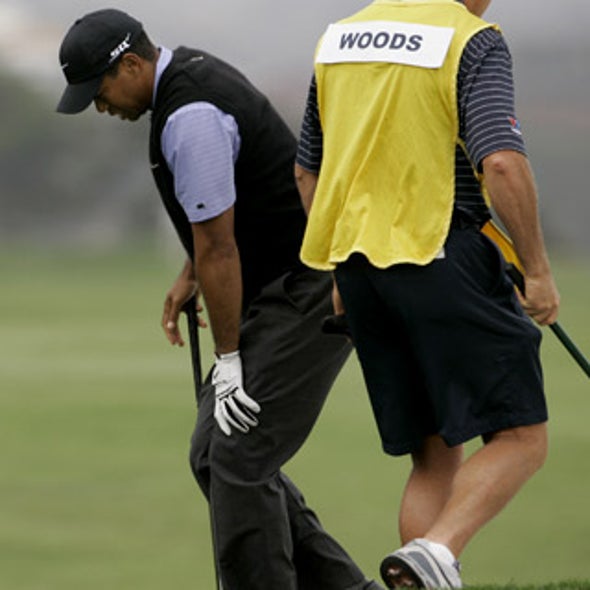 How was Tiger Woods able to play golf for a year with a badly injured knee?