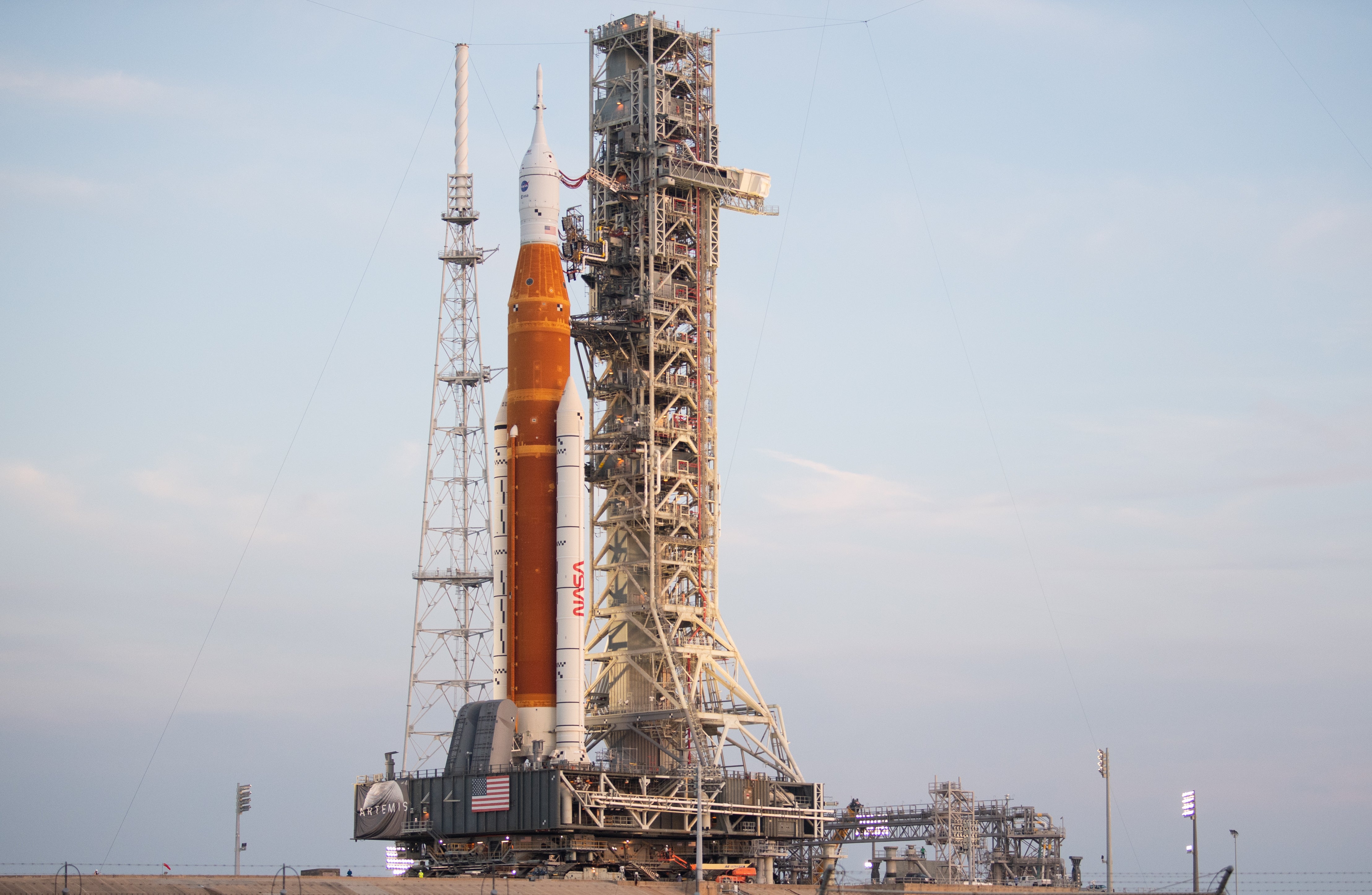 NASA's Giant SLS Rocket Rolls to Launchpad for Artemis 1 Moon Mission -  Scientific American