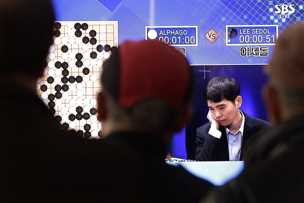 AlphaGo vs Deep Blue - Central 3