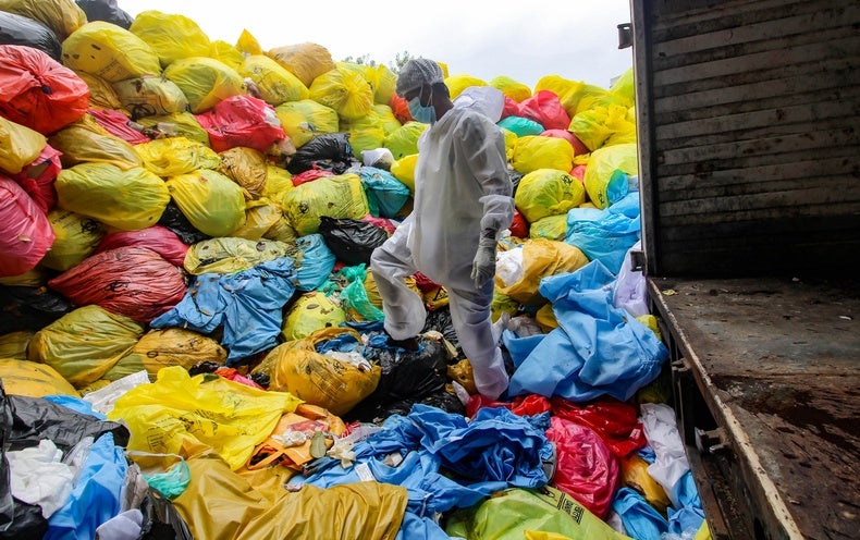 Des tonnes de déchets médicaux COVID menacent la santé