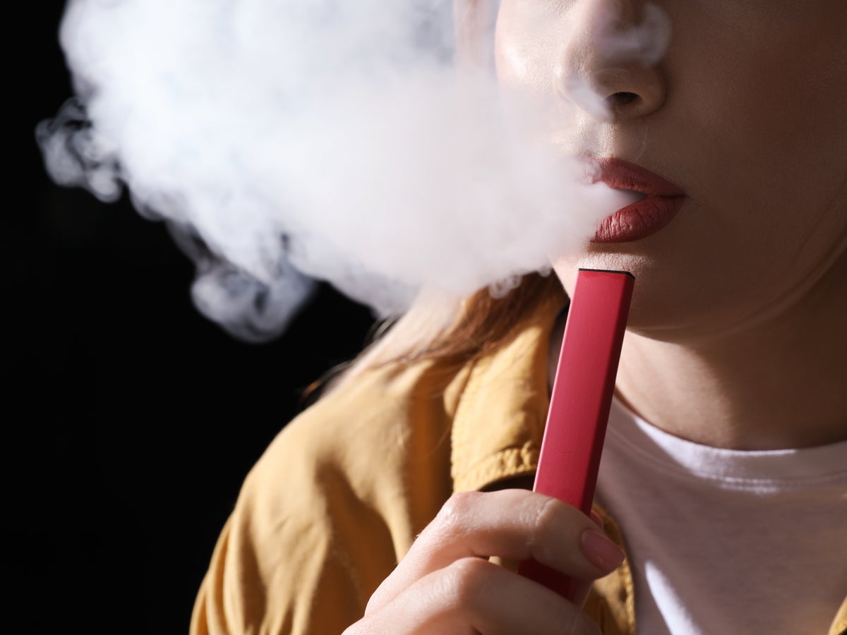 which is more harmful cigarette or vape Vaping vs Cigarettes