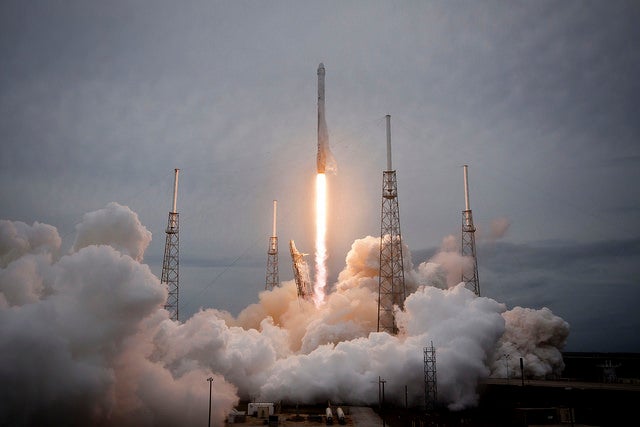 SpaceX May Try Land-Based Rocket Landing This Month, NASA Official