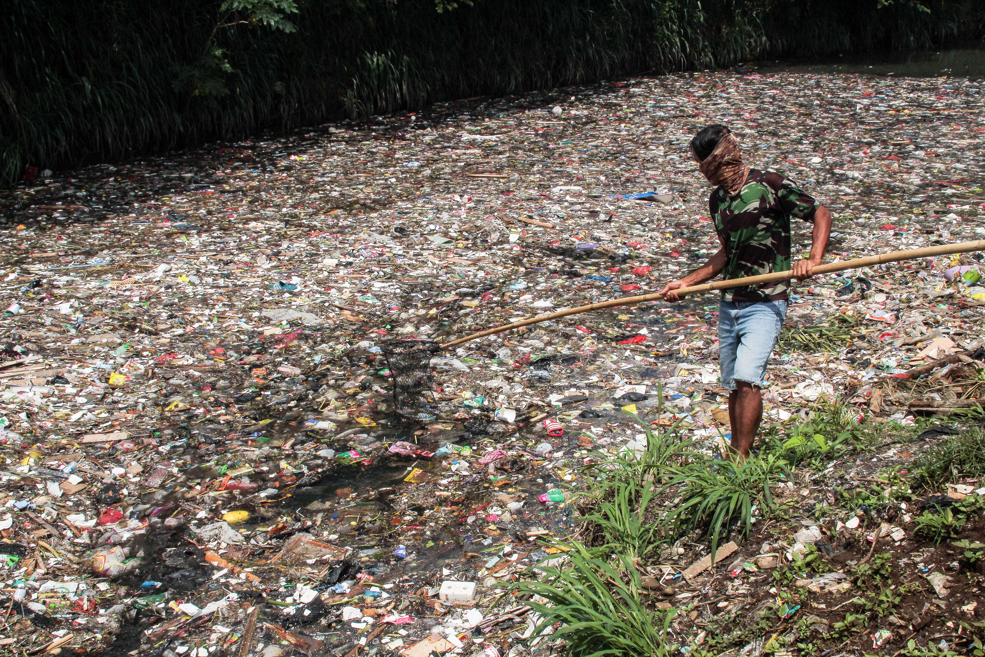 Countries Pave the Way to End Plastic Pollution thumbnail