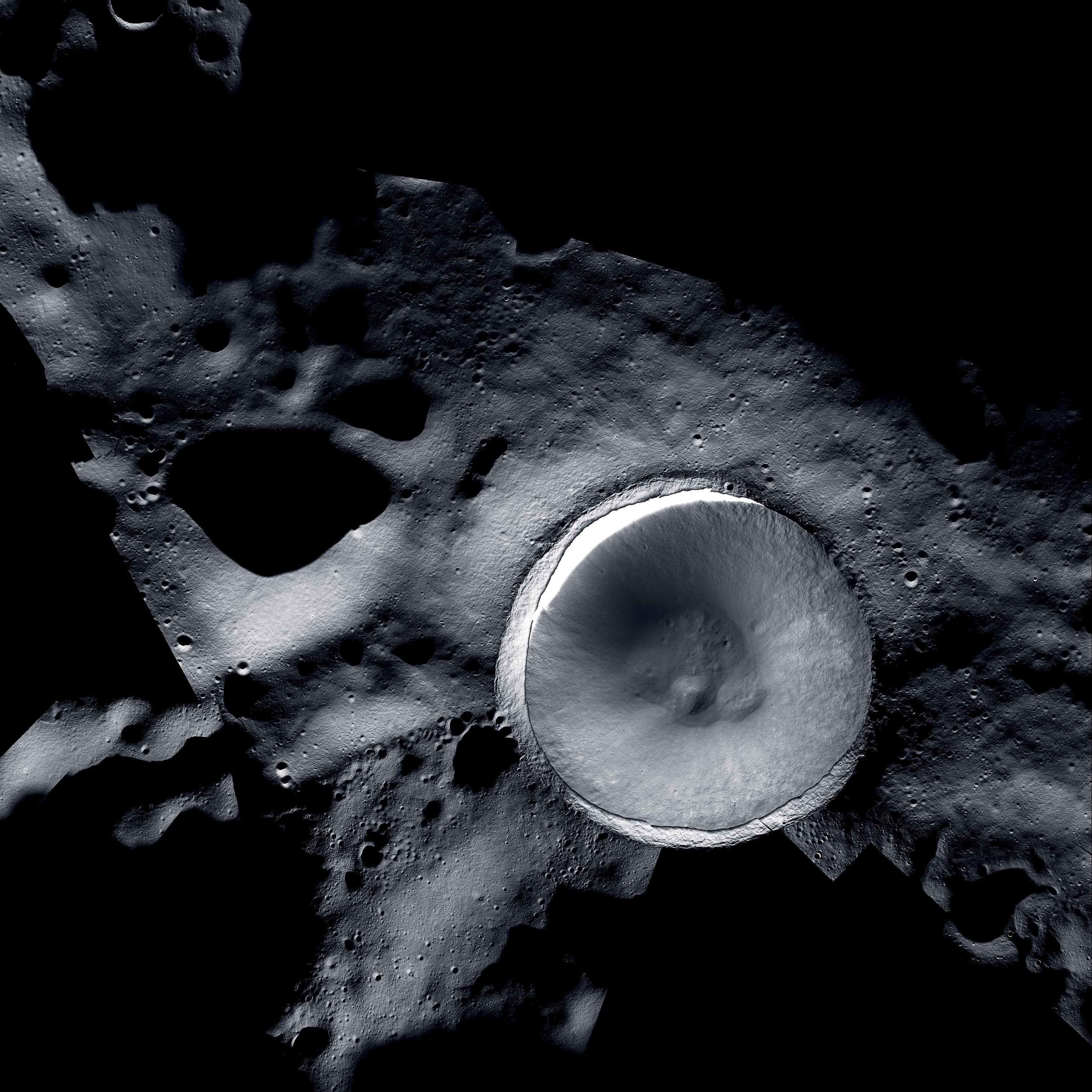 NASA's Gorgeous New Moon Image Paints Shackleton Crater in Light and Shadow