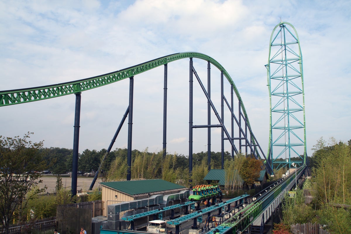 When you ride the Mountain coaster which slides down the mountain skin at  a stroke with living & trembling speed, it looks like this - GIGAZINE