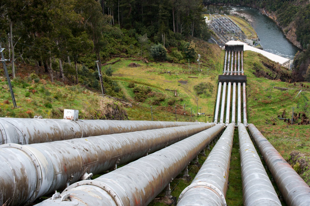 australia renewable energy: Using electric water heaters to store