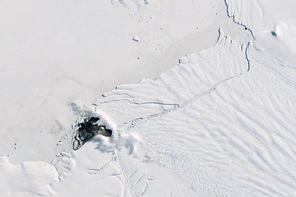 Huge Iceberg Poised to Break Off Antarctica's Pine Island Glacier