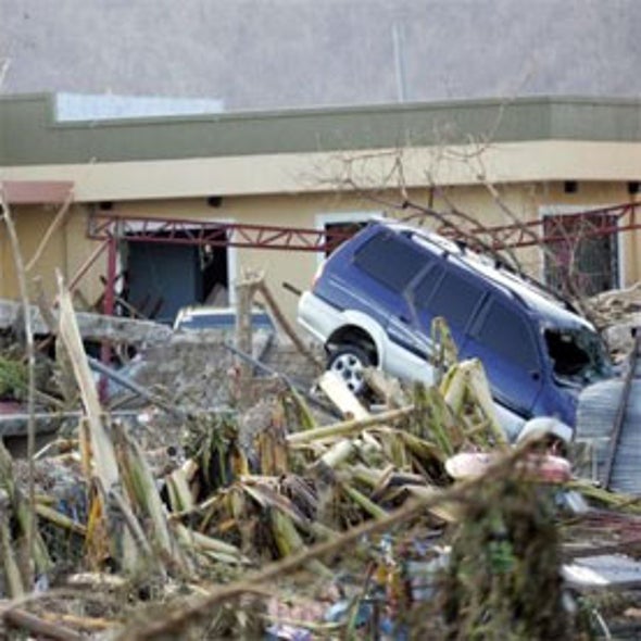 Haiyan-Battered Philippine Cities Struggle to Resurrect Networks
