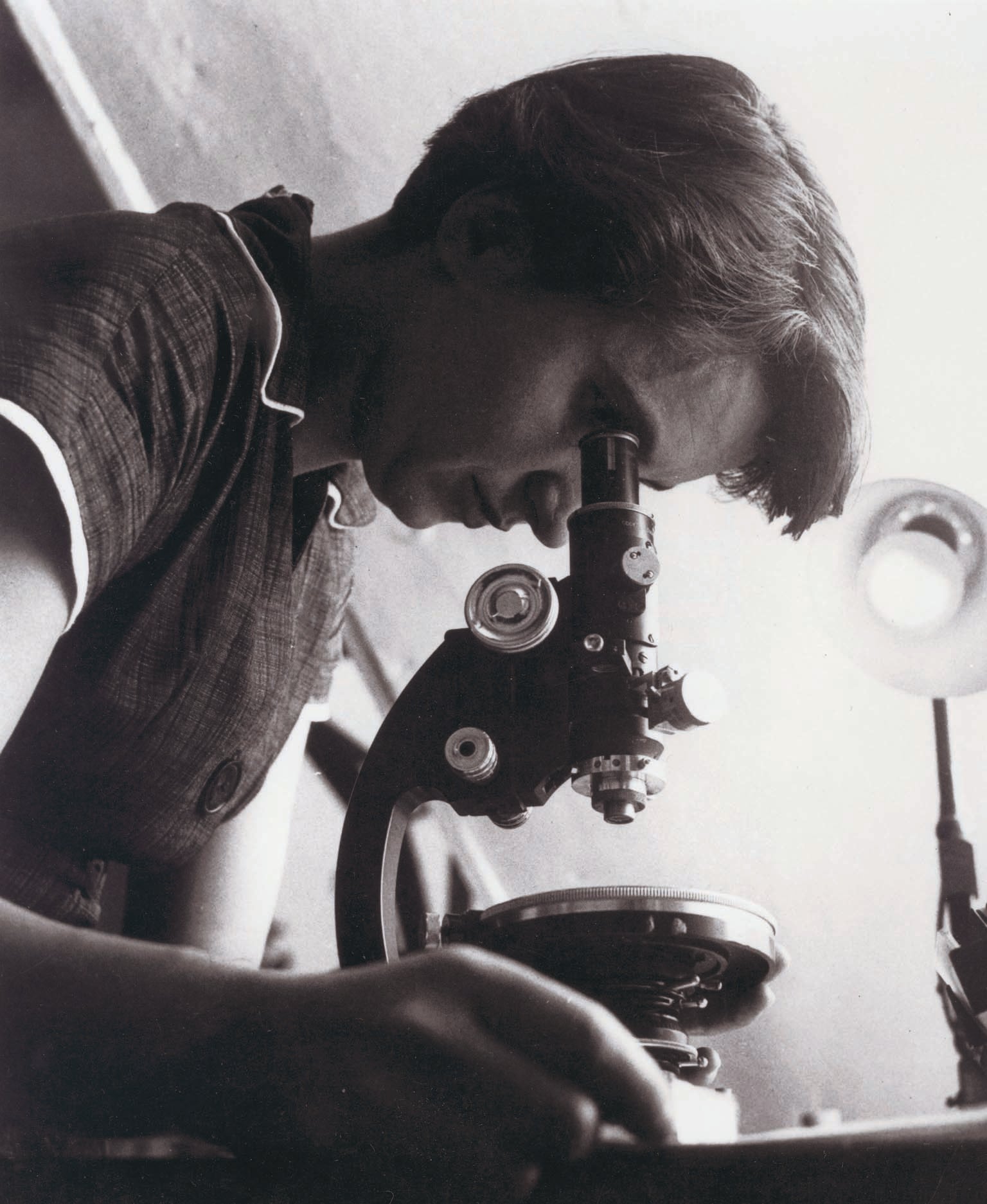 Rosalind Franklin Deserves a Posthumous Nobel Prize for Co-discovering DNA Structure