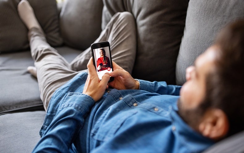 cheating while girlfriend sleeps beside him