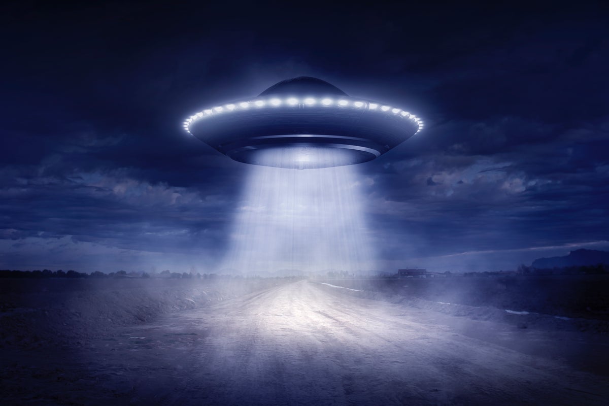 What Should We Do if Extraterrestrials Show Up? | Scientific American