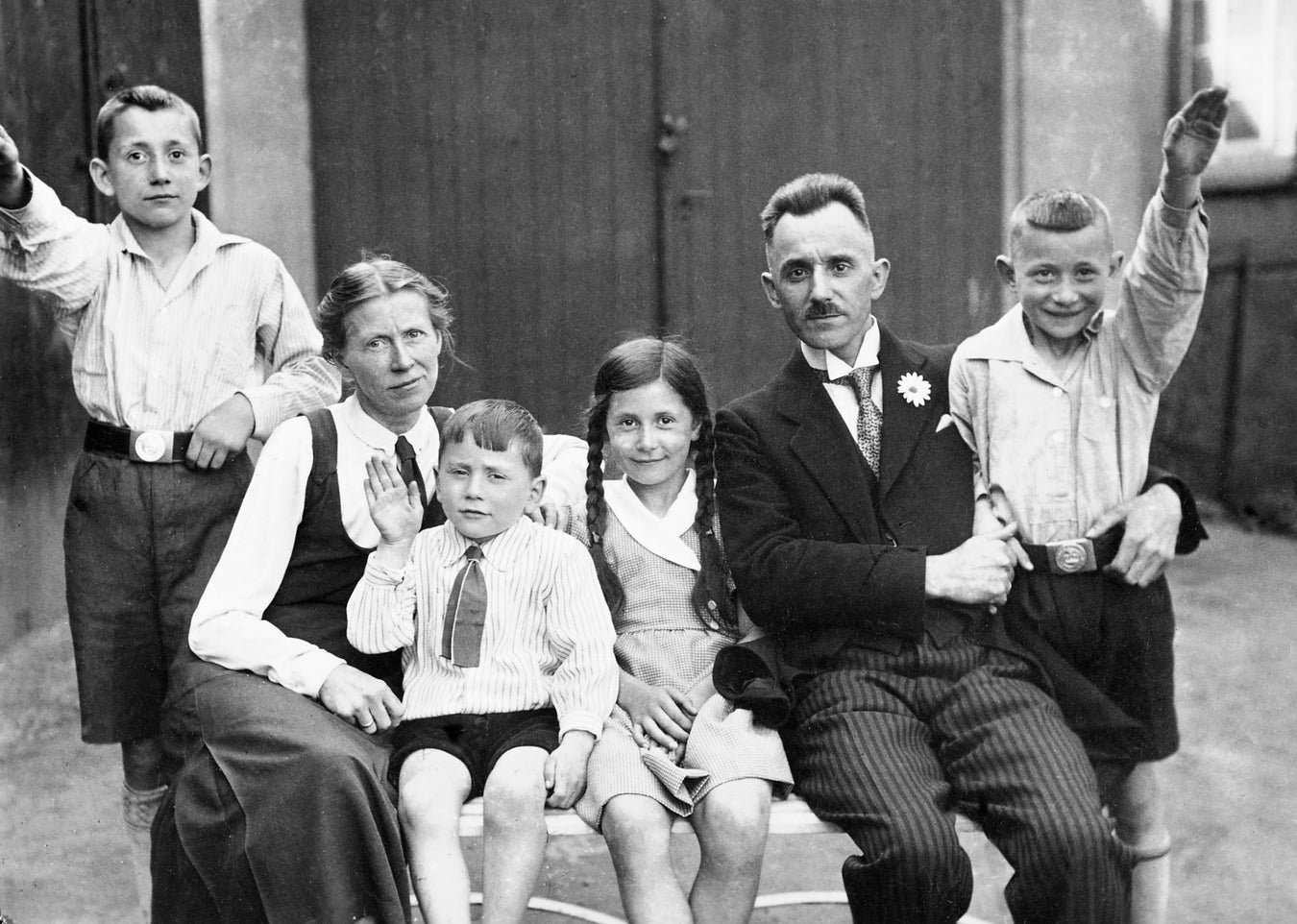 German family. Семья в третьем рейхе. Семья на немецком. Нацистская семья. Семья в нацистской Германии.