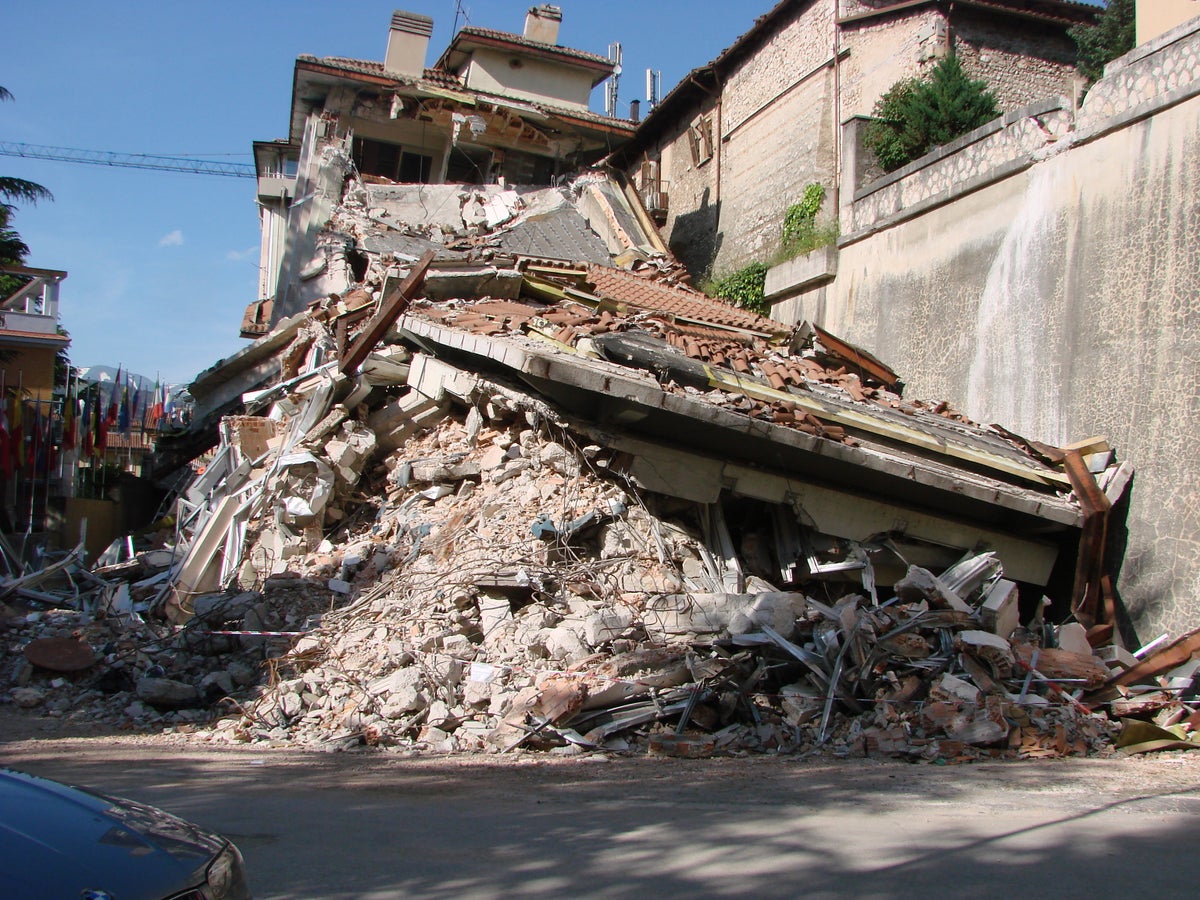 L'Aquila Area. Earthquake of 6 April 2009 01:32:40 UTC M w 6.3.