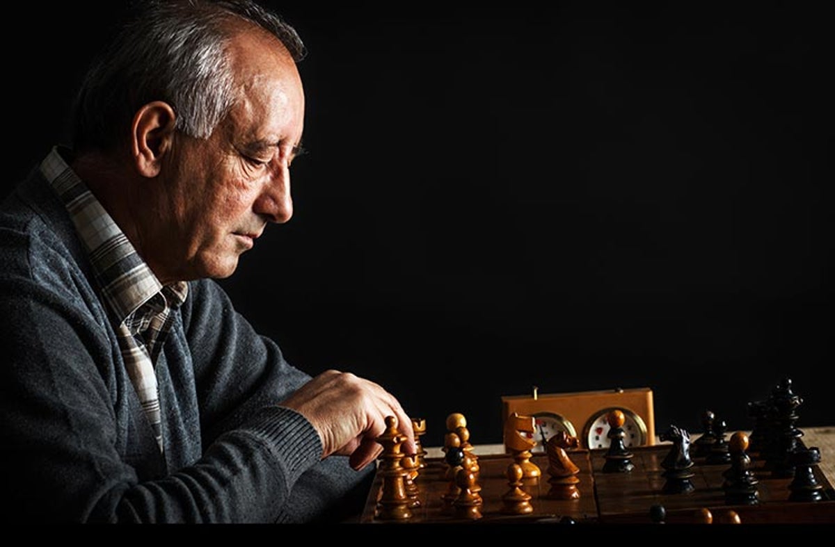 Do chess players live longer?