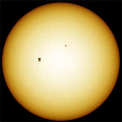 Spy-High: Amateur Astronomers Scour the Sky for Government Secrets