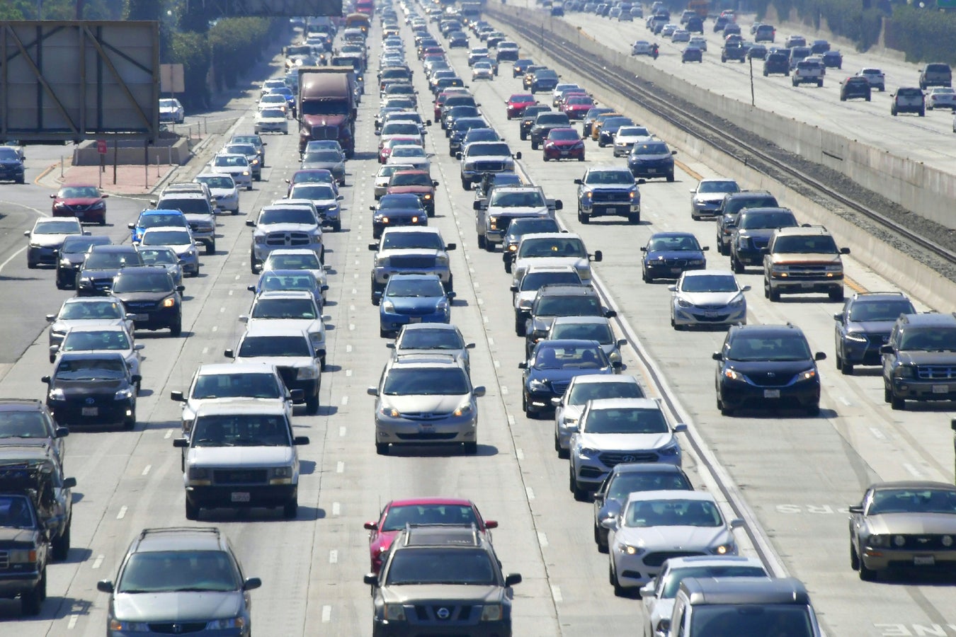 Los Angeles Accelerates Efforts to Electrify Its Infamous Traffic ...