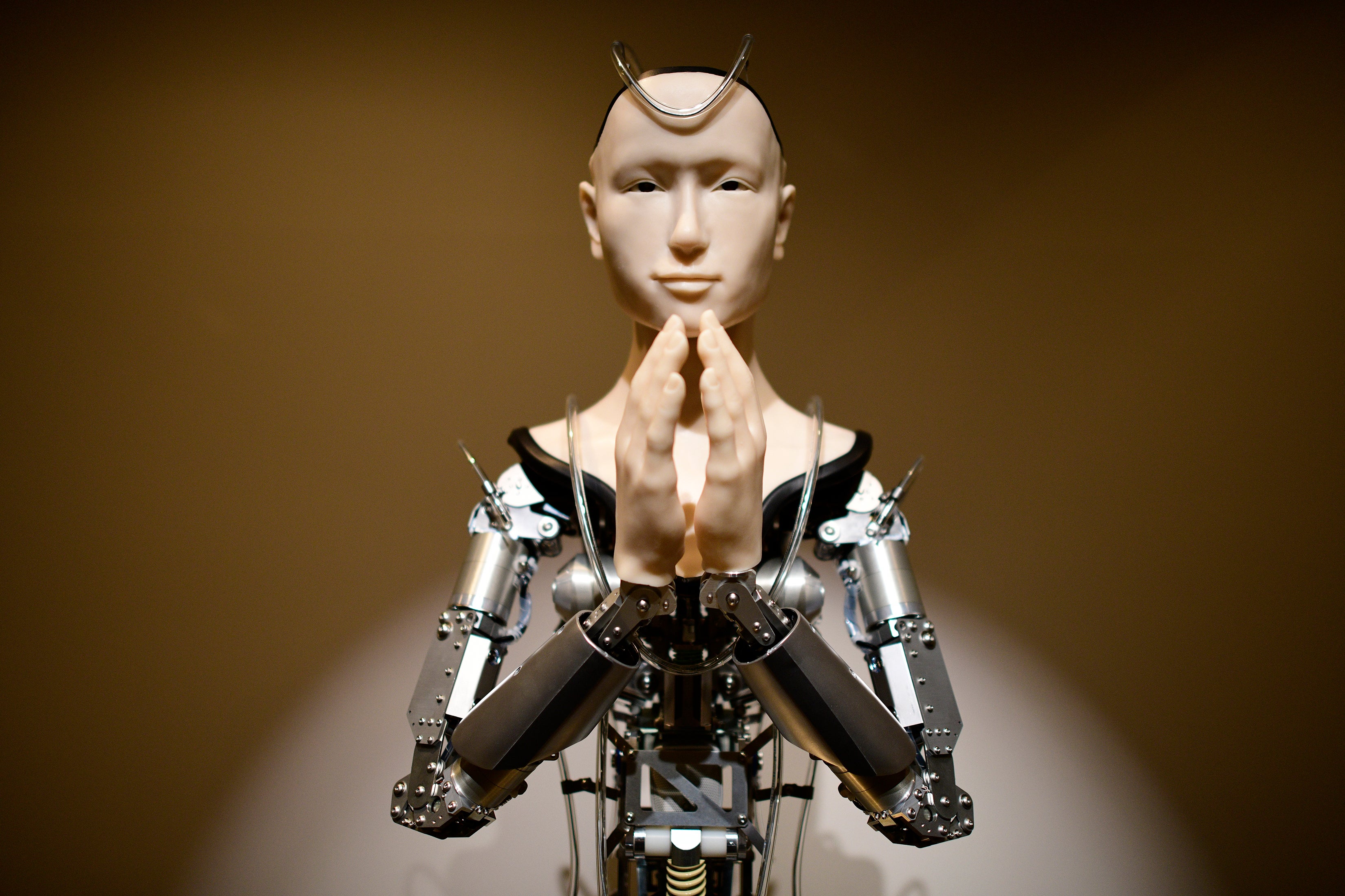 İnanılmaz Robot Rahip ve Robot İşçilerin Sınırları