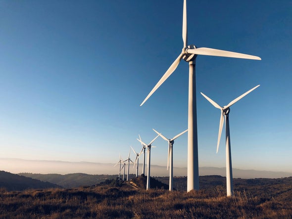 Giant Turbines Propel Boom in Wind Energy