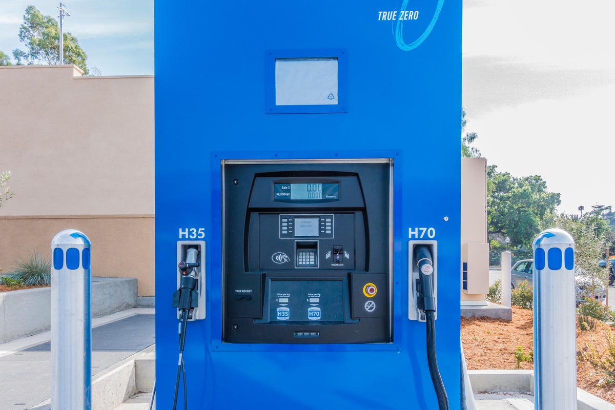 Energy Department Looks to Boost Hydrogen Fuel for Big Trucks | Scientific  American