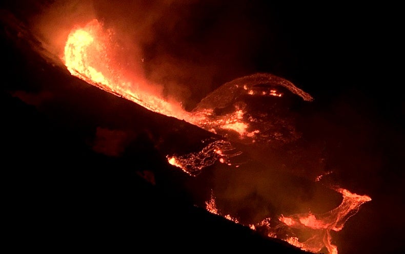 Hawaii's Kilauea Volcano Erupts with Dramatic Lava Fountains - Scientific American