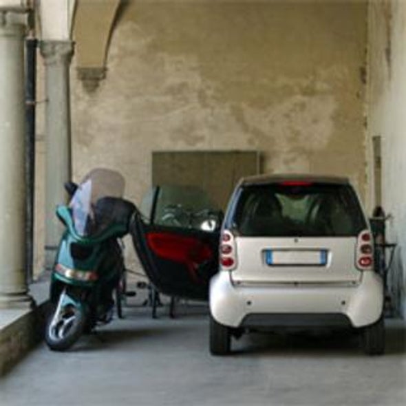 Carmakers and Utilities Charge Ahead on Making Electric Cars "Smart"