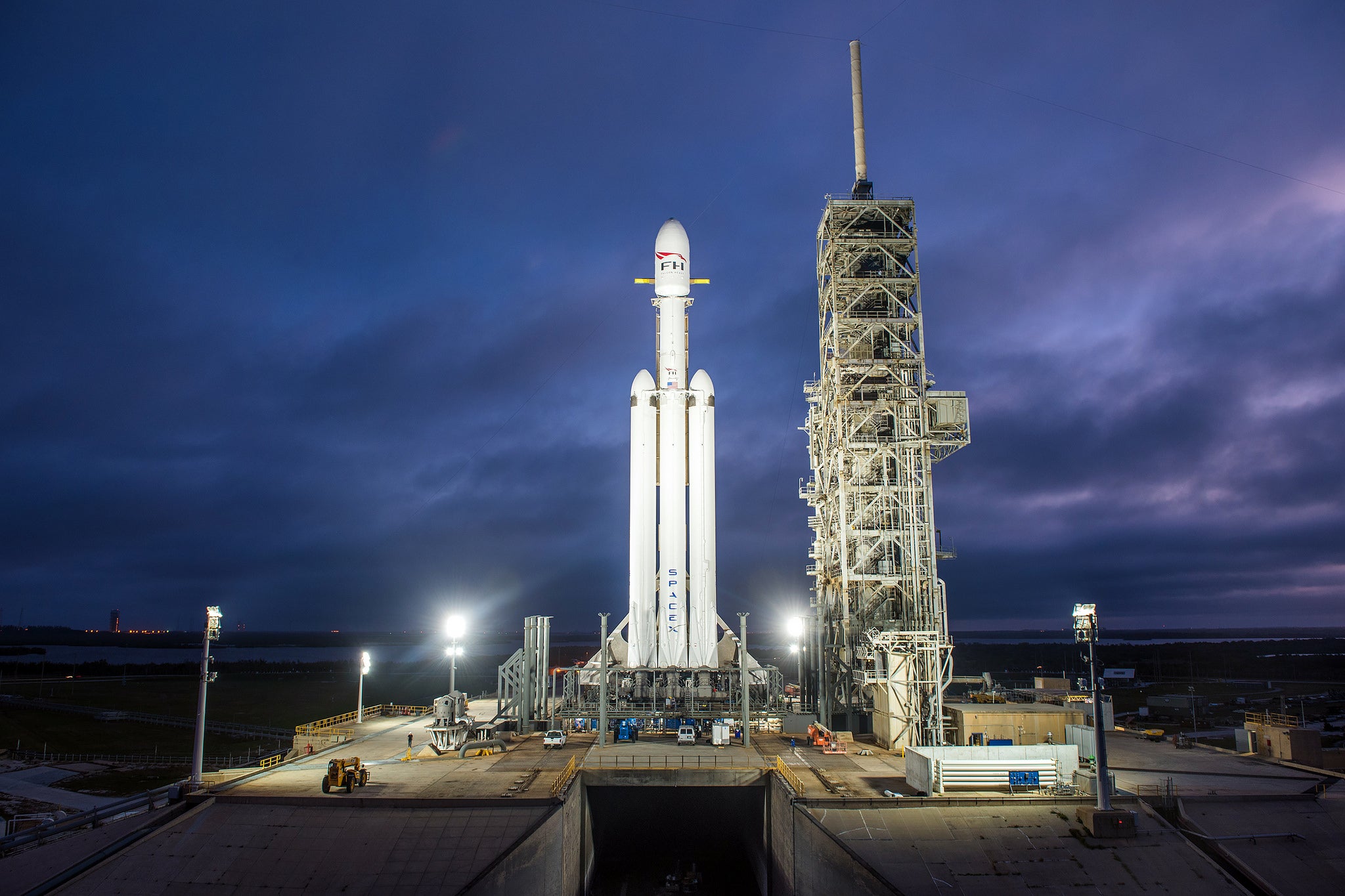 Watch Live as SpaceX's Falcon Heavy Rocket Launches Today - Scientific  American