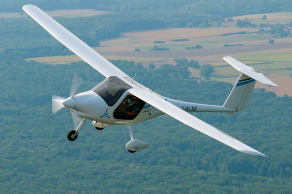 Single-prop electric airplane midflight
