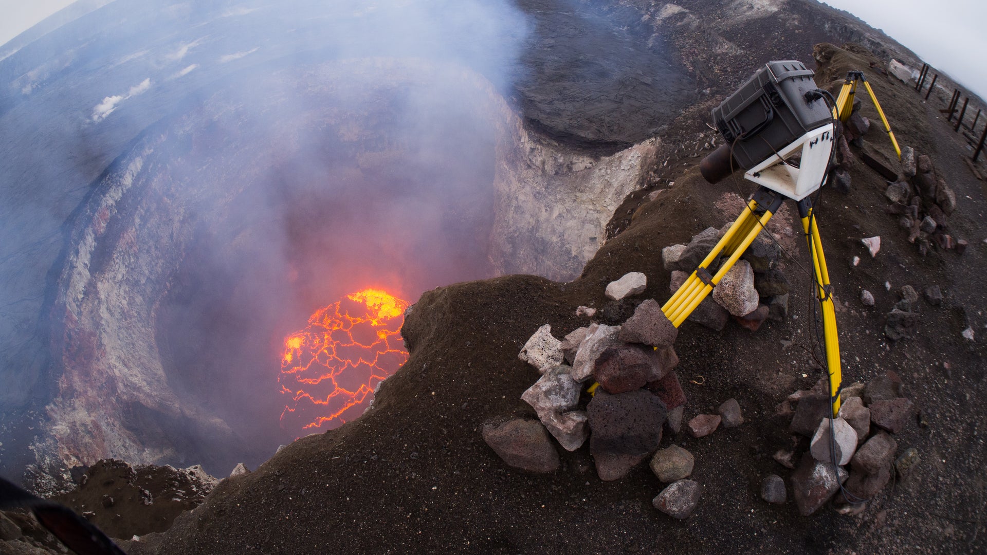 A Tiny Leak Led to a Massive, Unexpected Collapse at Kilauea Volcano |  Scientific American