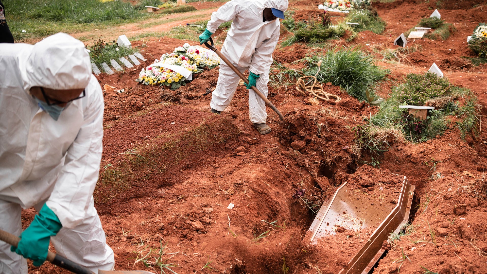 The Bodies of People Who Died from COVID-19 May Still Be Contagious |  Scientific American