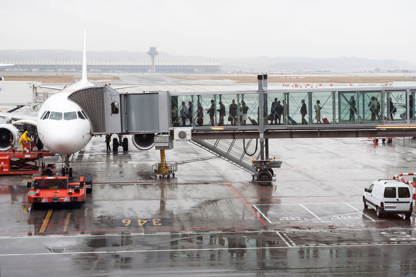 There Are Quicker Ways to Board a PlaneSo Why Don't Airlines Use Them